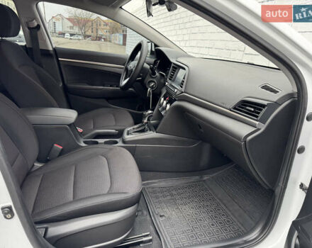 Белый Хендай Элантра, объемом двигателя 1.59 л и пробегом 247 тыс. км за 12500 $, фото 25 на Automoto.ua