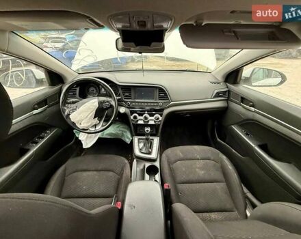 Белый Хендай Элантра, объемом двигателя 2 л и пробегом 164 тыс. км за 9400 $, фото 21 на Automoto.ua