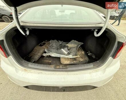 Белый Хендай Элантра, объемом двигателя 2 л и пробегом 164 тыс. км за 9200 $, фото 18 на Automoto.ua