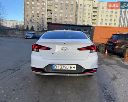 Белый Хендай Элантра, объемом двигателя 1.59 л и пробегом 132 тыс. км за 13500 $, фото 4 на Automoto.ua