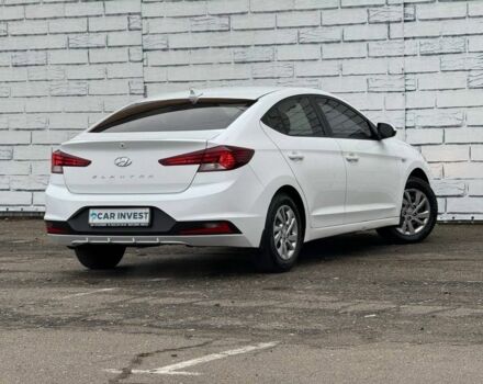 Белый Хендай Элантра, объемом двигателя 1.6 л и пробегом 247 тыс. км за 12500 $, фото 5 на Automoto.ua