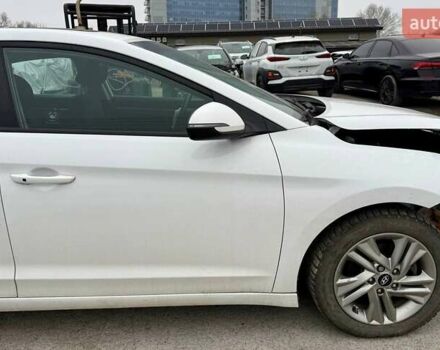 Белый Хендай Элантра, объемом двигателя 2 л и пробегом 164 тыс. км за 9200 $, фото 10 на Automoto.ua