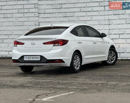 Белый Хендай Элантра, объемом двигателя 1.59 л и пробегом 247 тыс. км за 12500 $, фото 14 на Automoto.ua