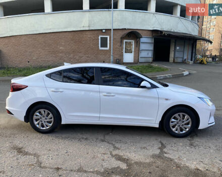 Белый Хендай Элантра, объемом двигателя 1.59 л и пробегом 132 тыс. км за 13500 $, фото 2 на Automoto.ua