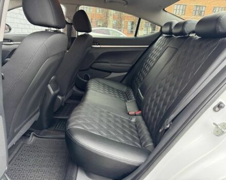 Белый Хендай Элантра, объемом двигателя 1.6 л и пробегом 247 тыс. км за 12500 $, фото 10 на Automoto.ua