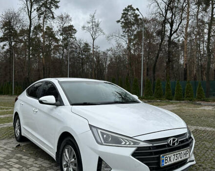 Белый Хендай Элантра, объемом двигателя 1.59 л и пробегом 140 тыс. км за 14500 $, фото 3 на Automoto.ua