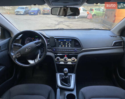 Белый Хендай Элантра, объемом двигателя 1.59 л и пробегом 132 тыс. км за 13500 $, фото 10 на Automoto.ua