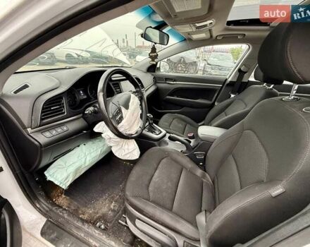 Белый Хендай Элантра, объемом двигателя 2 л и пробегом 164 тыс. км за 9400 $, фото 23 на Automoto.ua