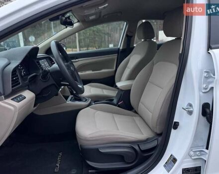 Білий Хендай Елантра, об'ємом двигуна 2 л та пробігом 84 тис. км за 13600 $, фото 24 на Automoto.ua