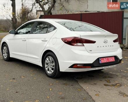 Белый Хендай Элантра, объемом двигателя 2 л и пробегом 96 тыс. км за 13800 $, фото 4 на Automoto.ua