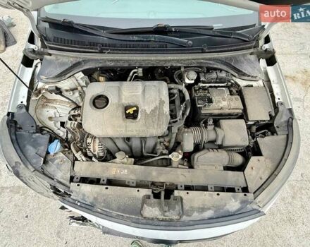 Белый Хендай Элантра, объемом двигателя 2 л и пробегом 164 тыс. км за 9400 $, фото 17 на Automoto.ua