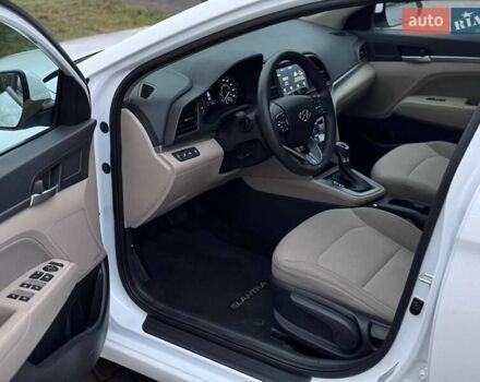 Білий Хендай Елантра, об'ємом двигуна 2 л та пробігом 84 тис. км за 13600 $, фото 26 на Automoto.ua