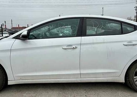 Белый Хендай Элантра, объемом двигателя 2 л и пробегом 164 тыс. км за 9400 $, фото 6 на Automoto.ua