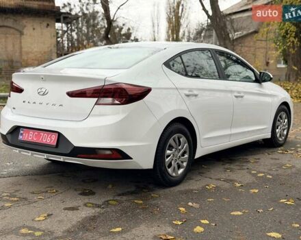 Белый Хендай Элантра, объемом двигателя 2 л и пробегом 96 тыс. км за 13800 $, фото 6 на Automoto.ua