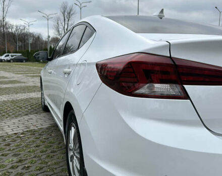 Белый Хендай Элантра, объемом двигателя 1.59 л и пробегом 140 тыс. км за 14500 $, фото 7 на Automoto.ua