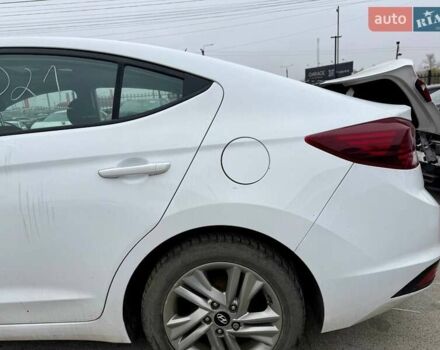 Белый Хендай Элантра, объемом двигателя 2 л и пробегом 164 тыс. км за 9400 $, фото 10 на Automoto.ua