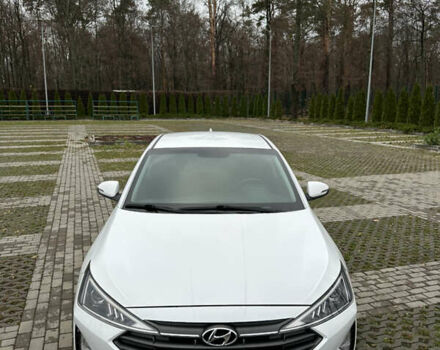 Белый Хендай Элантра, объемом двигателя 1.59 л и пробегом 140 тыс. км за 14500 $, фото 1 на Automoto.ua