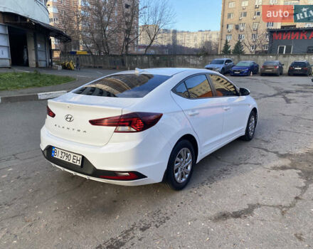 Белый Хендай Элантра, объемом двигателя 1.59 л и пробегом 132 тыс. км за 13500 $, фото 3 на Automoto.ua