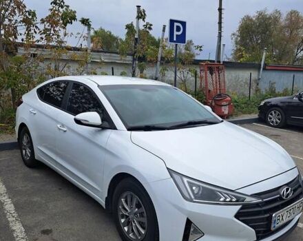 Белый Хендай Элантра, объемом двигателя 1.59 л и пробегом 140 тыс. км за 13900 $, фото 1 на Automoto.ua