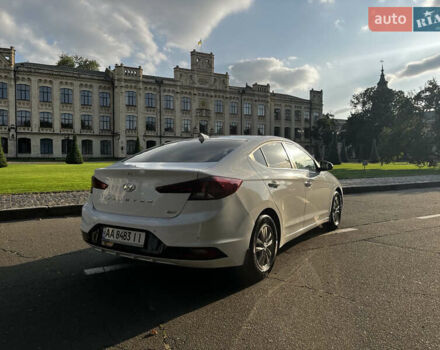 Белый Хендай Элантра, объемом двигателя 2 л и пробегом 150 тыс. км за 15000 $, фото 9 на Automoto.ua