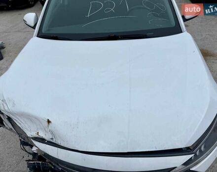 Белый Хендай Элантра, объемом двигателя 2 л и пробегом 164 тыс. км за 9400 $, фото 3 на Automoto.ua