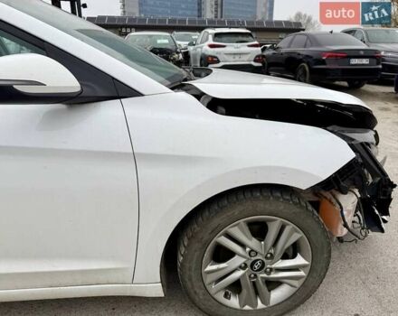 Белый Хендай Элантра, объемом двигателя 2 л и пробегом 164 тыс. км за 9200 $, фото 11 на Automoto.ua