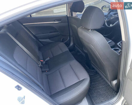 Белый Хендай Элантра, объемом двигателя 1.59 л и пробегом 132 тыс. км за 13500 $, фото 11 на Automoto.ua