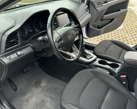 Белый Хендай Элантра, объемом двигателя 1.59 л и пробегом 140 тыс. км за 14500 $, фото 11 на Automoto.ua