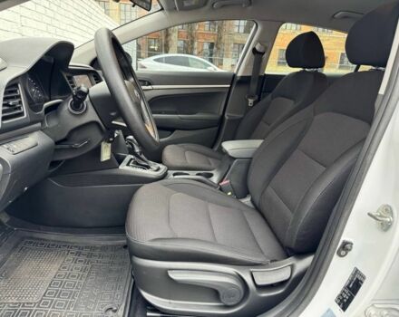 Белый Хендай Элантра, объемом двигателя 1.6 л и пробегом 247 тыс. км за 12500 $, фото 9 на Automoto.ua