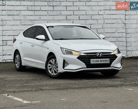 Белый Хендай Элантра, объемом двигателя 1.59 л и пробегом 247 тыс. км за 12500 $, фото 1 на Automoto.ua