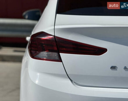 Білий Хендай Елантра, об'ємом двигуна 1.59 л та пробігом 270 тис. км за 12500 $, фото 9 на Automoto.ua