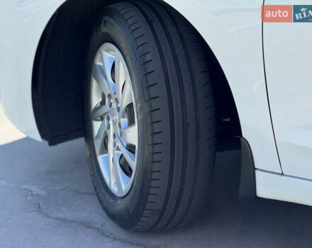 Білий Хендай Елантра, об'ємом двигуна 1.59 л та пробігом 270 тис. км за 12500 $, фото 12 на Automoto.ua