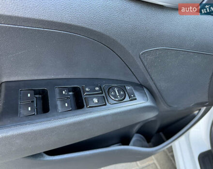 Білий Хендай Елантра, об'ємом двигуна 1.59 л та пробігом 270 тис. км за 12500 $, фото 16 на Automoto.ua