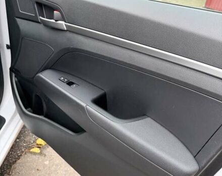 Белый Хендай Элантра, объемом двигателя 2 л и пробегом 96 тыс. км за 13800 $, фото 22 на Automoto.ua