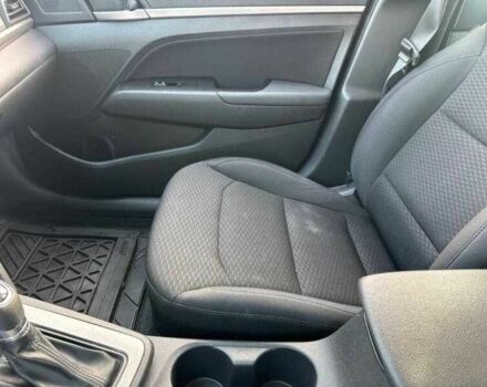 Белый Хендай Элантра, объемом двигателя 2 л и пробегом 32 тыс. км за 2900 $, фото 9 на Automoto.ua