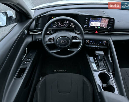 Білий Хендай Елантра, об'ємом двигуна 1.6 л та пробігом 63 тис. км за 18700 $, фото 12 на Automoto.ua
