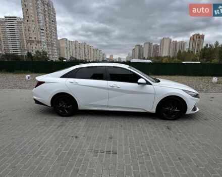 Білий Хендай Елантра, об'ємом двигуна 2 л та пробігом 56 тис. км за 16800 $, фото 2 на Automoto.ua