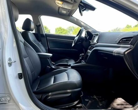 Белый Хендай Элантра, объемом двигателя 2 л и пробегом 34 тыс. км за 9400 $, фото 12 на Automoto.ua