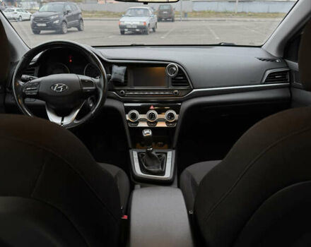 Белый Хендай Элантра, объемом двигателя 1.59 л и пробегом 46 тыс. км за 14000 $, фото 16 на Automoto.ua