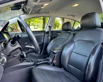 Белый Хендай Элантра, объемом двигателя 2 л и пробегом 34 тыс. км за 9400 $, фото 8 на Automoto.ua