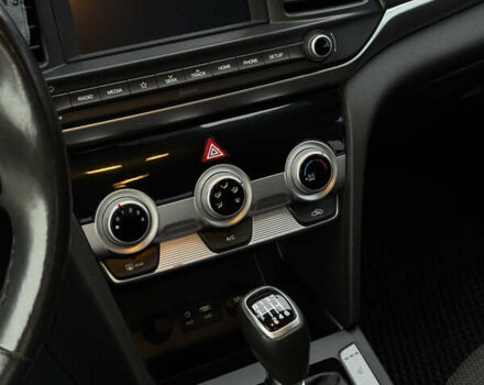 Белый Хендай Элантра, объемом двигателя 1.59 л и пробегом 46 тыс. км за 14000 $, фото 17 на Automoto.ua