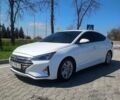 Белый Хендай Элантра, объемом двигателя 2 л и пробегом 77 тыс. км за 15600 $, фото 1 на Automoto.ua