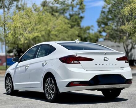 Белый Хендай Элантра, объемом двигателя 2 л и пробегом 34 тыс. км за 9400 $, фото 6 на Automoto.ua