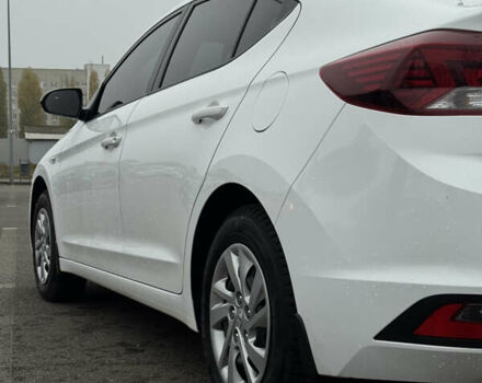 Белый Хендай Элантра, объемом двигателя 1.59 л и пробегом 46 тыс. км за 14000 $, фото 9 на Automoto.ua