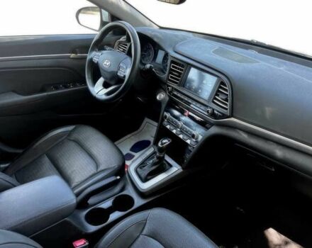 Белый Хендай Элантра, объемом двигателя 2 л и пробегом 35 тыс. км за 9900 $, фото 3 на Automoto.ua