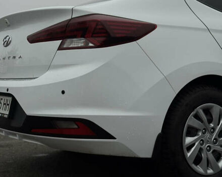 Белый Хендай Элантра, объемом двигателя 1.59 л и пробегом 46 тыс. км за 14000 $, фото 6 на Automoto.ua