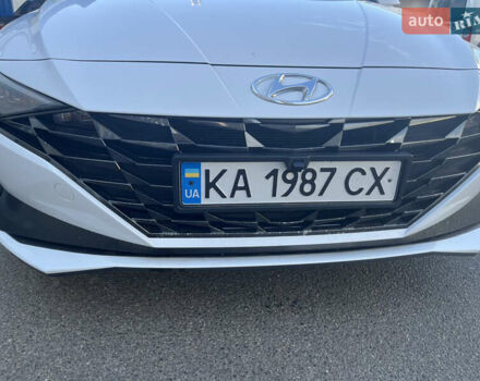 Белый Хендай Элантра, объемом двигателя 2 л и пробегом 101 тыс. км за 20000 $, фото 1 на Automoto.ua