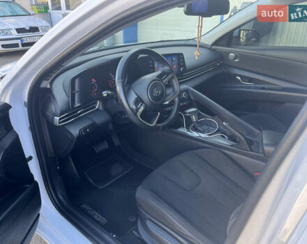 Белый Хендай Элантра, объемом двигателя 2 л и пробегом 101 тыс. км за 20000 $, фото 4 на Automoto.ua