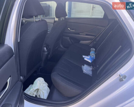 Белый Хендай Элантра, объемом двигателя 2 л и пробегом 101 тыс. км за 20000 $, фото 5 на Automoto.ua