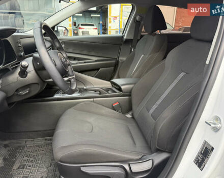 Белый Хендай Элантра, объемом двигателя 1.59 л и пробегом 33 тыс. км за 18000 $, фото 6 на Automoto.ua